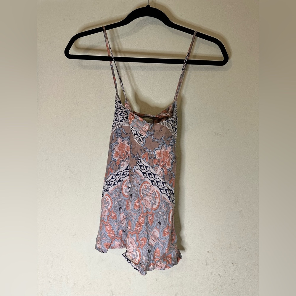 Lulu’s S pastel blue/white/pink artistic design tank